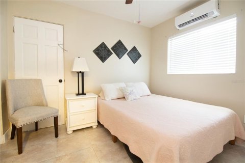 Propiedad comercial en venta en Treasure Island, Florida, 4 dormitorios, 157.93 m2 № 2151389 - foto 23