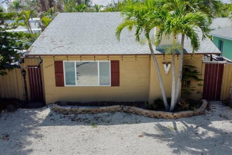 Propiedad comercial en venta en Treasure Island, Florida, 4 dormitorios, 157.93 m2 № 2151389 - foto 2