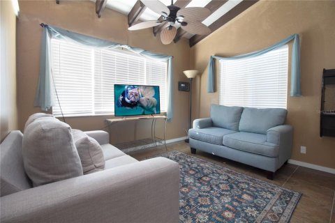 Propiedad comercial en venta en Treasure Island, Florida, 4 dormitorios, 157.93 m2 № 2151389 - foto 6