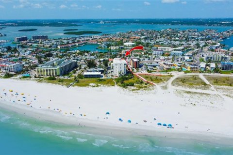 Propiedad comercial en venta en Treasure Island, Florida, 4 dormitorios, 157.93 m2 № 2151389 - foto 3