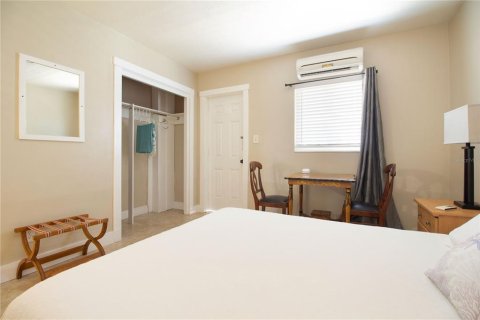 Propiedad comercial en venta en Treasure Island, Florida, 4 dormitorios, 157.93 m2 № 2151389 - foto 21