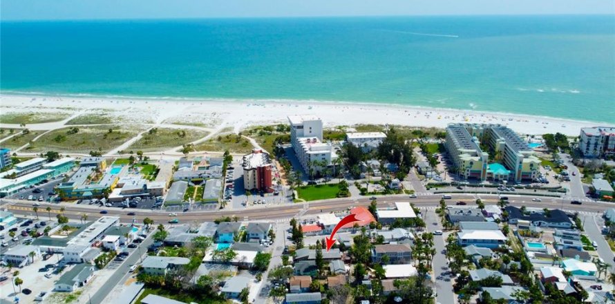 Propiedad comercial en Treasure Island, Florida 4 dormitorios, 157.93 m2 № 2151389