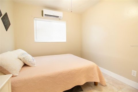 Propiedad comercial en venta en Treasure Island, Florida, 4 dormitorios, 157.93 m2 № 2151389 - foto 24
