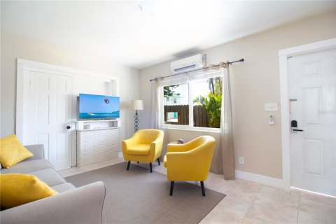 Propiedad comercial en venta en Treasure Island, Florida, 4 dormitorios, 157.93 m2 № 2151389 - foto 14