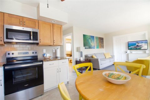 Propiedad comercial en venta en Treasure Island, Florida, 4 dormitorios, 157.93 m2 № 2151389 - foto 16