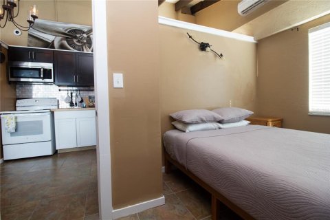 Propiedad comercial en venta en Treasure Island, Florida, 4 dormitorios, 157.93 m2 № 2151389 - foto 9