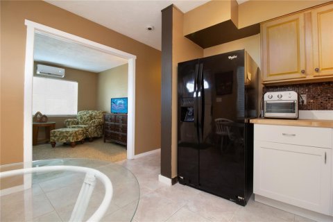 Propiedad comercial en venta en Treasure Island, Florida, 4 dormitorios, 157.93 m2 № 2151389 - foto 29