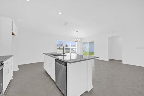 House in Lakeland, Florida 4 bedrooms, 152.08 sq.m. № 1198295 - photo 5
