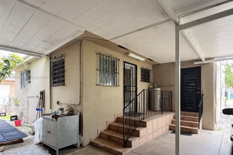 Casa en venta en Miami, Florida, 6 dormitorios, 241.08 m2 № 1955504 - foto 6