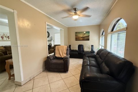 Купить виллу или дом в Майами, Флорида 6 спален, 241.08м2, № 1955504 - фото 10