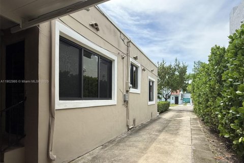 Casa en venta en Miami, Florida, 6 dormitorios, 241.08 m2 № 1955504 - foto 5