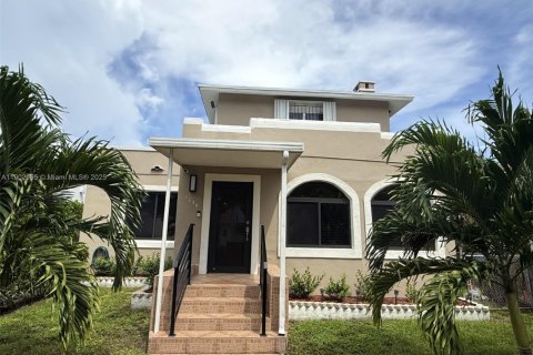 Купить виллу или дом в Майами, Флорида 6 спален, 241.08м2, № 1955504 - фото 2