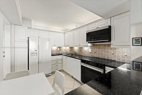 Condo in Hollywood, Florida, 1 bedroom  № 1953733 - photo 7
