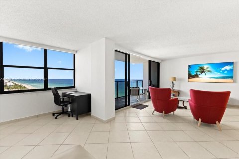 Condo in Hollywood, Florida, 1 bedroom  № 1953733 - photo 12