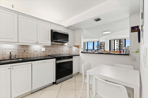Condo in Hollywood, Florida, 1 bedroom  № 1953733 - photo 5