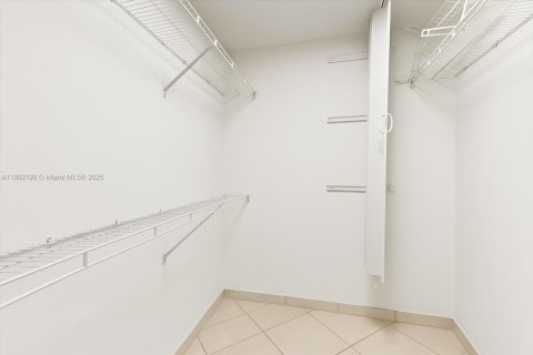Condo in Hollywood, Florida, 1 bedroom  № 1953733 - photo 17