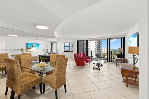 Condo in Hollywood, Florida, 1 bedroom  № 1953733 - photo 8
