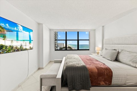 Condo in Hollywood, Florida, 1 bedroom  № 1953733 - photo 15