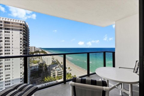 Condo in Hollywood, Florida, 1 bedroom  № 1953733 - photo 23