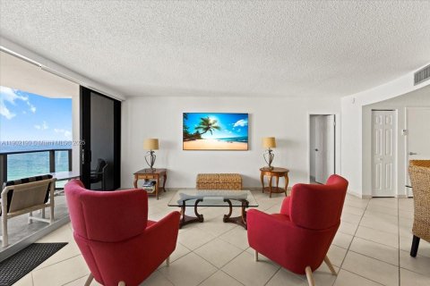 Condo in Hollywood, Florida, 1 bedroom  № 1953733 - photo 10
