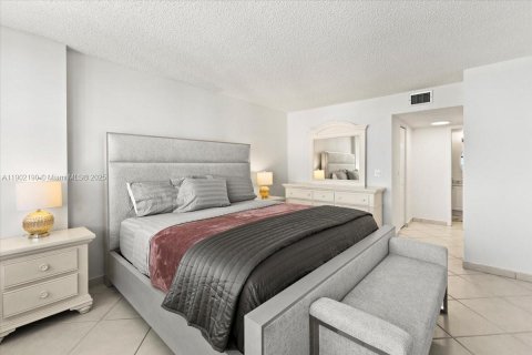 Condo in Hollywood, Florida, 1 bedroom  № 1953733 - photo 16