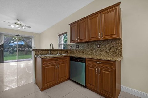 Casa en venta en Pembroke Pines, Florida, 4 dormitorios, 192.77 m2 № 2055775 - foto 9