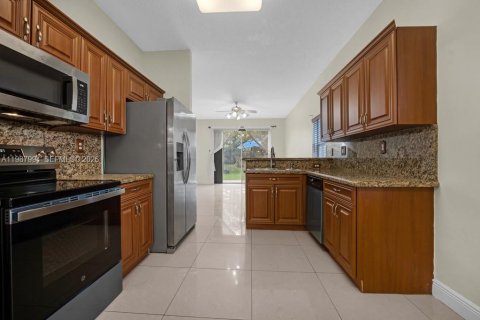 Casa en venta en Pembroke Pines, Florida, 4 dormitorios, 192.77 m2 № 2055775 - foto 8
