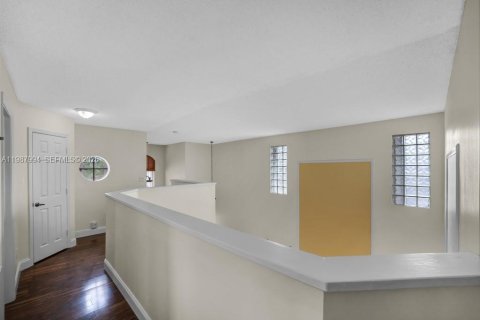 Casa en venta en Pembroke Pines, Florida, 4 dormitorios, 192.77 m2 № 2055775 - foto 23