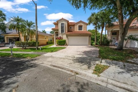 Casa en venta en Pembroke Pines, Florida, 4 dormitorios, 192.77 m2 № 2055775 - foto 2