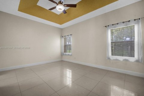 Casa en venta en Pembroke Pines, Florida, 4 dormitorios, 192.77 m2 № 2055775 - foto 14