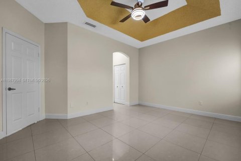 Casa en venta en Pembroke Pines, Florida, 4 dormitorios, 192.77 m2 № 2055775 - foto 13