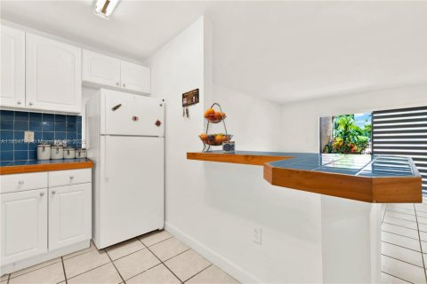 Condo in Miami, Florida, 2 bedrooms  № 1878592 - photo 8