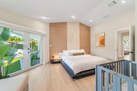 Casa en venta en Miami, Florida, 5 dormitorios, 199.28 m2 № 2172365 - foto 15