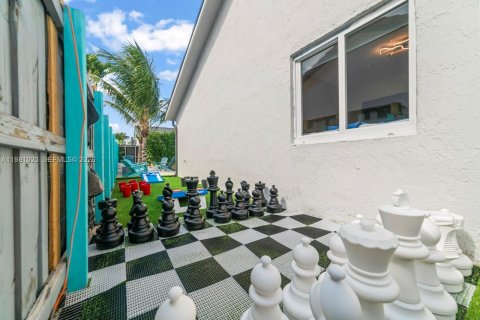 Casa en venta en Miami, Florida, 5 dormitorios, 199.28 m2 № 2172365 - foto 24