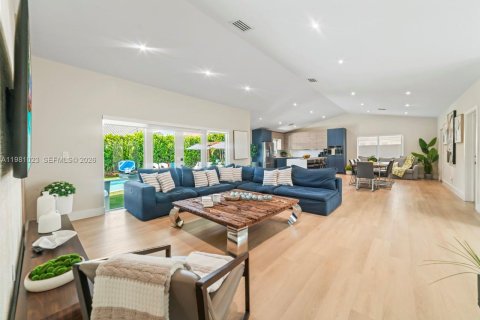 Casa en venta en Miami, Florida, 5 dormitorios, 199.28 m2 № 2172365 - foto 5