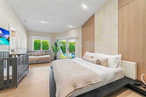 Casa en venta en Miami, Florida, 5 dormitorios, 199.28 m2 № 2172365 - foto 14