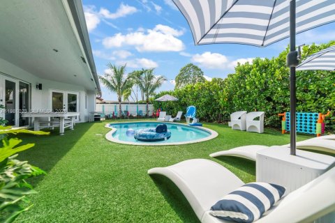Casa en venta en Miami, Florida, 5 dormitorios, 199.28 m2 № 2172365 - foto 27