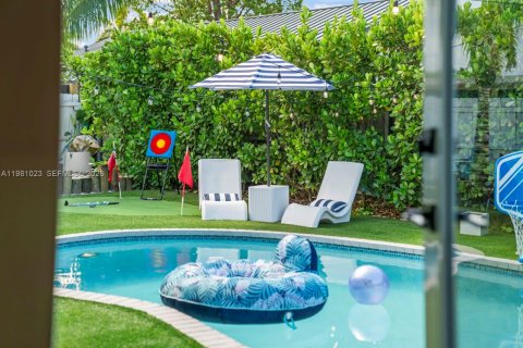 Casa en venta en Miami, Florida, 5 dormitorios, 199.28 m2 № 2172365 - foto 28
