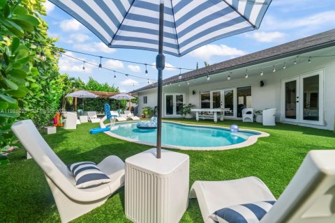 Casa en venta en Miami, Florida, 5 dormitorios, 199.28 m2 № 2172365 - foto 22