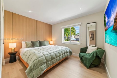 Casa en venta en Miami, Florida, 5 dormitorios, 199.28 m2 № 2172365 - foto 11