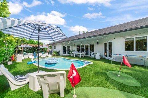 Casa en venta en Miami, Florida, 5 dormitorios, 199.28 m2 № 2172365 - foto 21