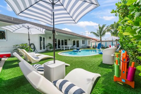 Casa en venta en Miami, Florida, 5 dormitorios, 199.28 m2 № 2172365 - foto 20