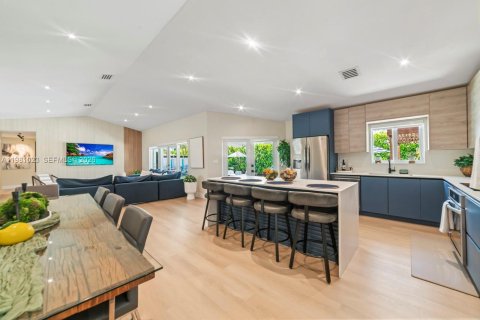 Casa en venta en Miami, Florida, 5 dormitorios, 199.28 m2 № 2172365 - foto 4