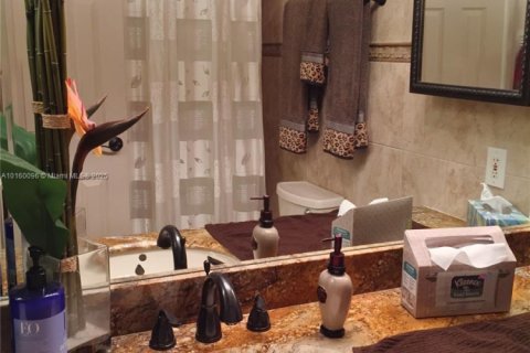 Condo in Hollywood, Florida  № 1960049 - photo 6