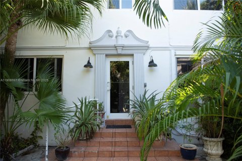 Copropriété à louer à Bay Harbor Islands, Floride: 2 chambres, 66.89 m2 № 1964628 - photo 2