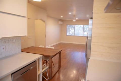 Copropriété à louer à Bay Harbor Islands, Floride: 2 chambres, 66.89 m2 № 1964628 - photo 20