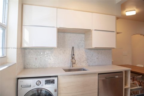 Copropriété à louer à Bay Harbor Islands, Floride: 2 chambres, 66.89 m2 № 1964628 - photo 16