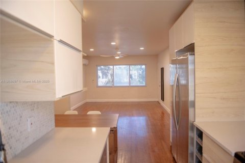 Copropriété à louer à Bay Harbor Islands, Floride: 2 chambres, 66.89 m2 № 1964628 - photo 18