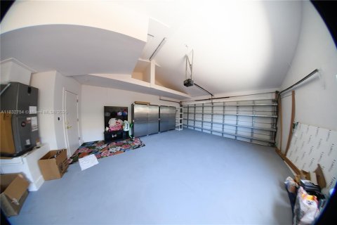 House in Pompano Beach, Florida 4 bedrooms, 224.08 sq.m. № 2012830 - photo 23