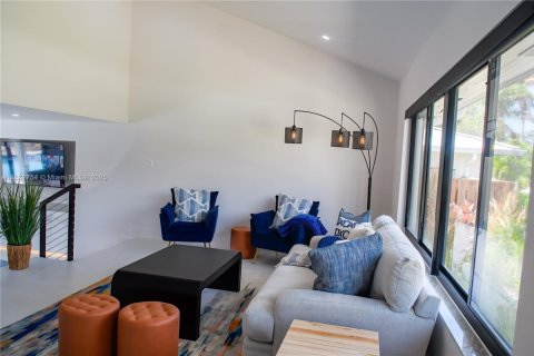 House in Pompano Beach, Florida 4 bedrooms, 224.08 sq.m. № 2012830 - photo 10